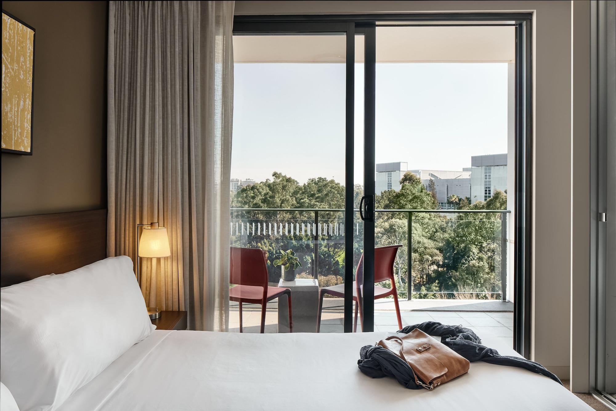 Punthill Norwest Aparthotel Bagian luar foto