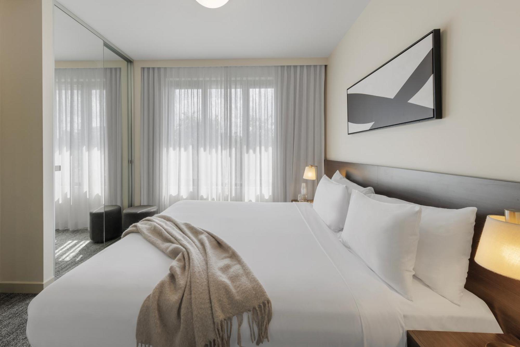 Punthill Norwest Aparthotel Bagian luar foto