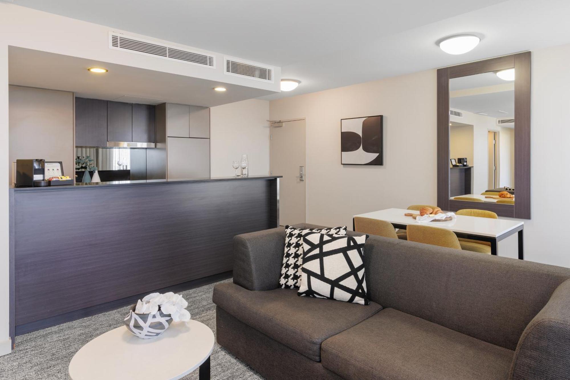 Punthill Norwest Aparthotel Bagian luar foto