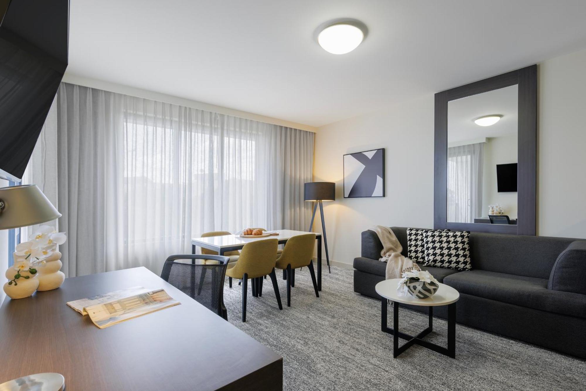 Punthill Norwest Aparthotel Bagian luar foto