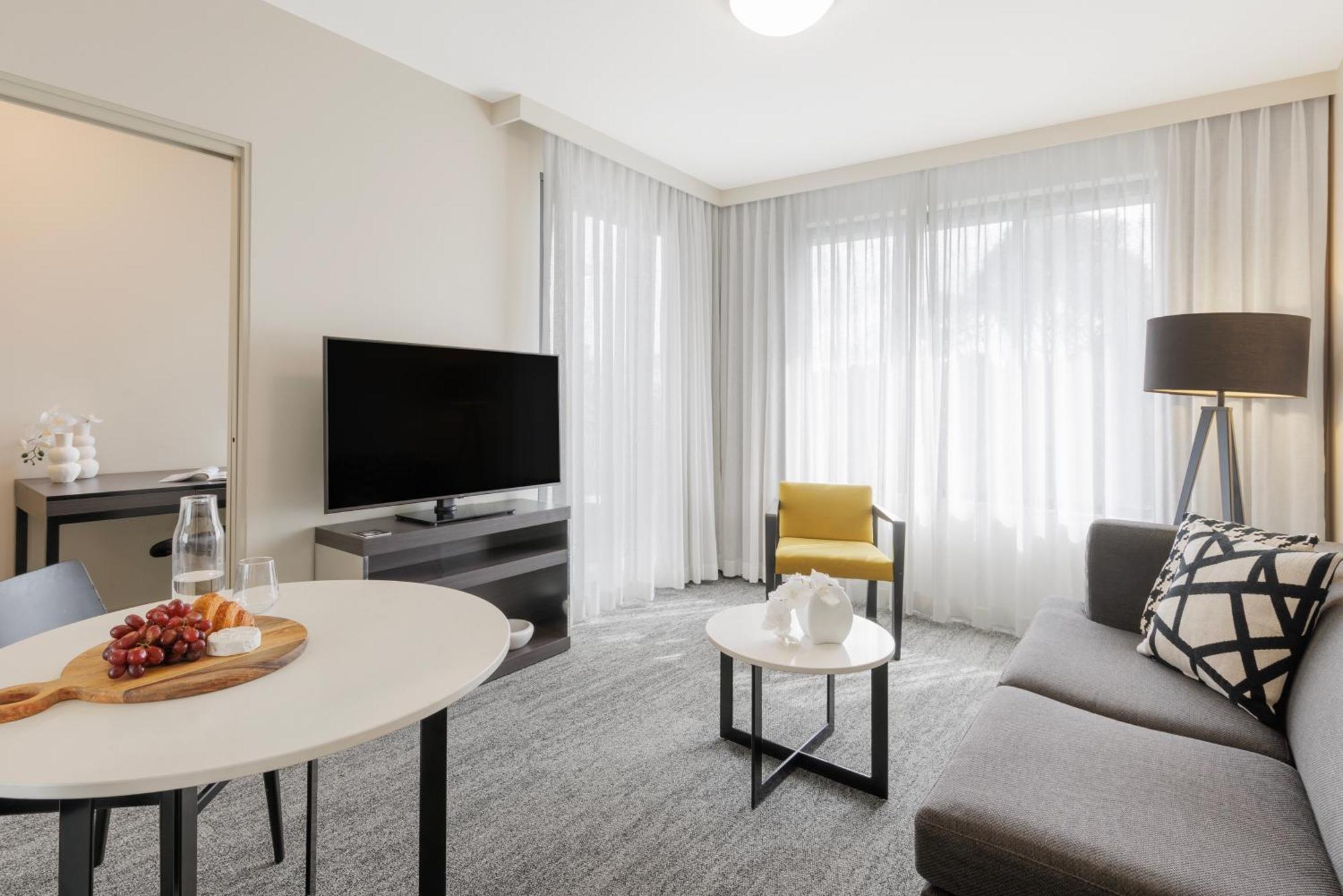 Punthill Norwest Aparthotel Bagian luar foto