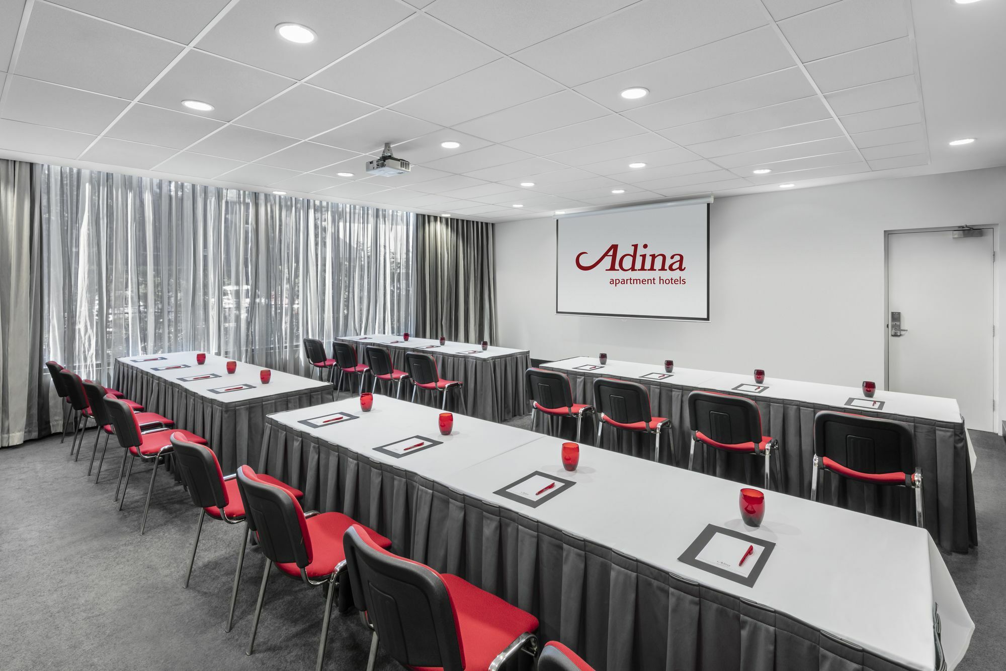 Punthill Norwest Aparthotel Bagian luar foto