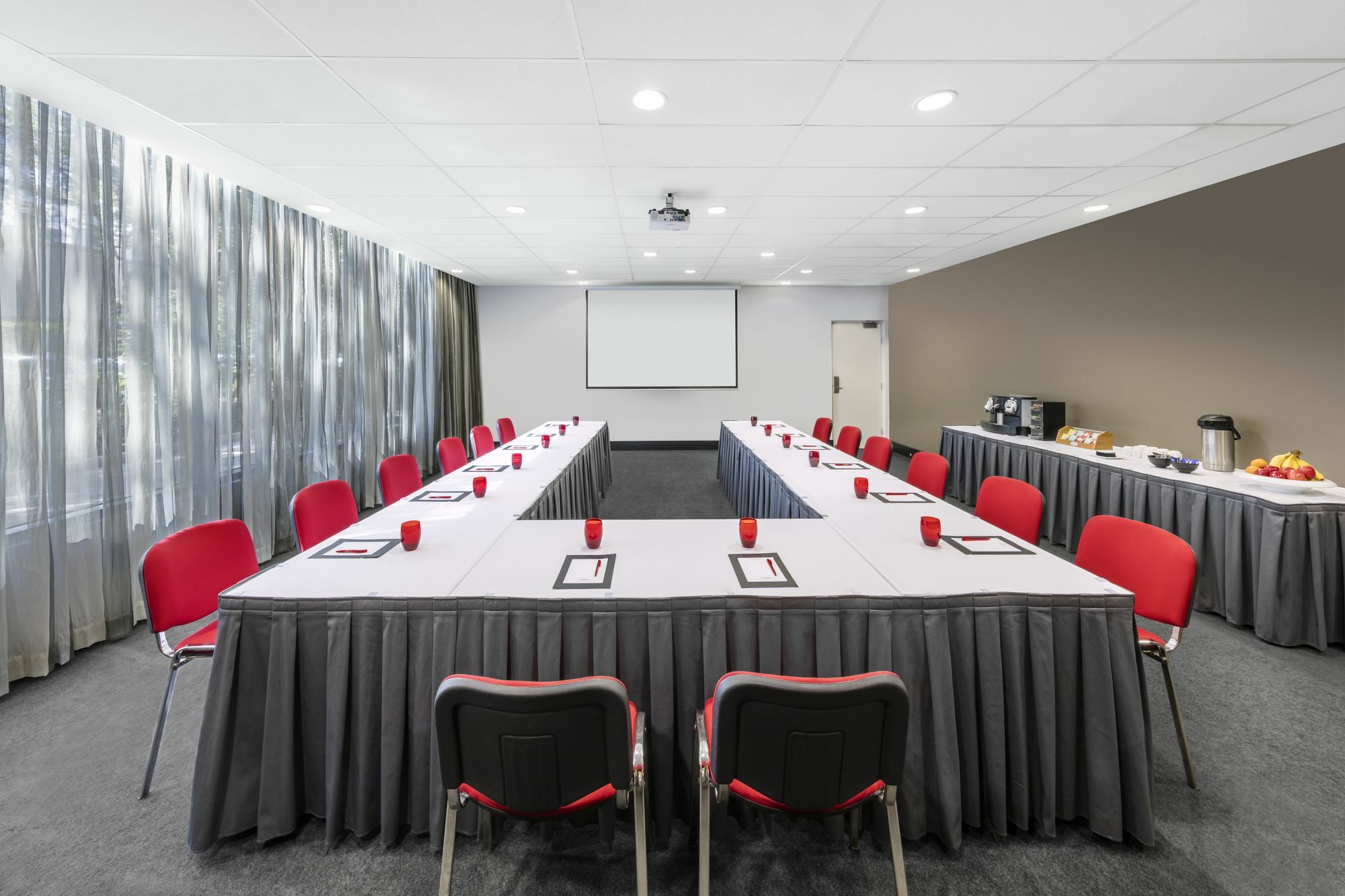Punthill Norwest Aparthotel Bagian luar foto